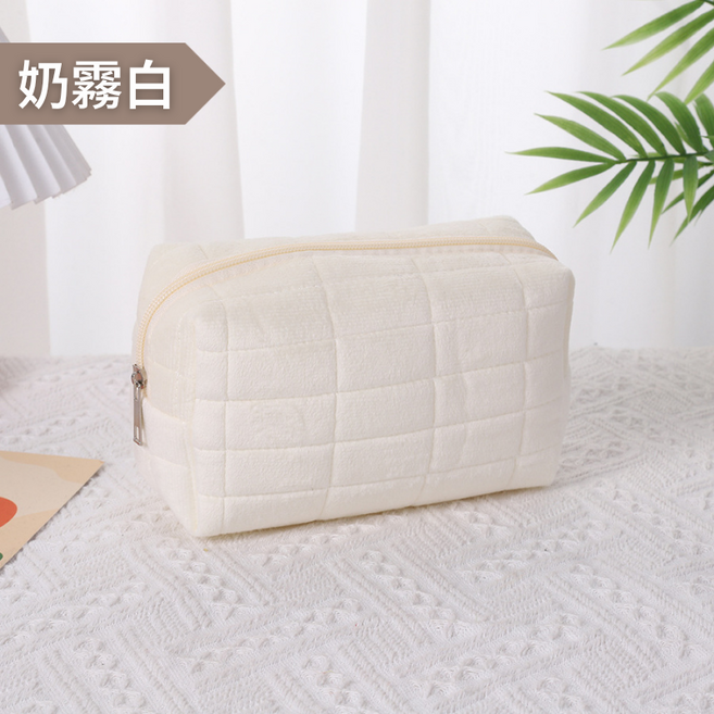 菱格紋絨毛化妝包 輕巧收納 柔霧紫, 高級絨面化妝包,奶霧白, 1個