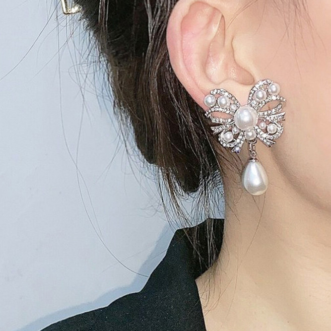 현블러썸 쥴리 진주 리본 귀걸이 큐빅 나비 여성 드롭 화려한 하객룩 드레스 여성스러운 웨딩 펄