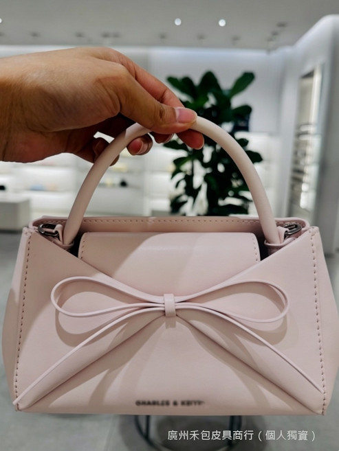 CHARLES & KEITH 蝴蝶結手提包, 手提櫻花粉