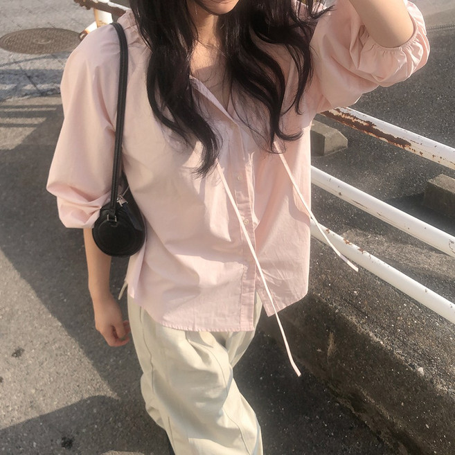 페트리코어 벨라 루즈핏 프릴 스트링 블라우스