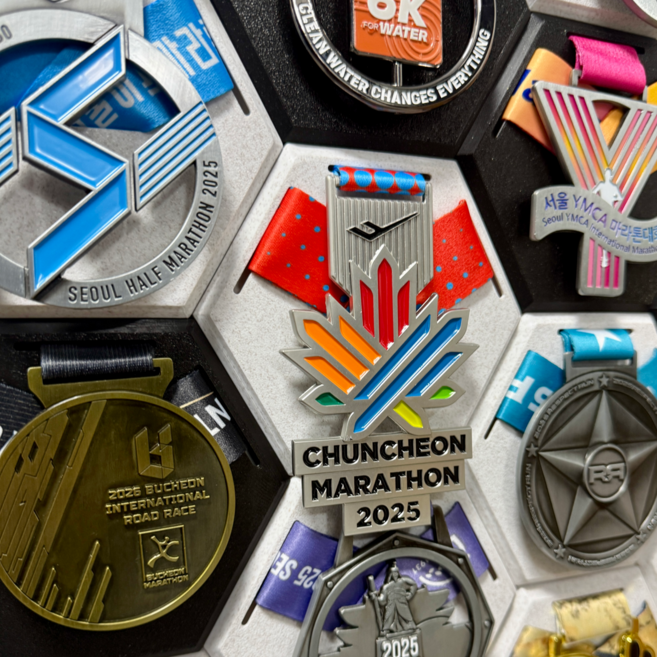 마라톤 메달 자석 부착형 홀더 거치대 태권도 체조 전시 진열 보관 디스플레이 인테리어, 마블 브라운