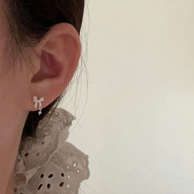 유니크 리본 미니별 귀걸이