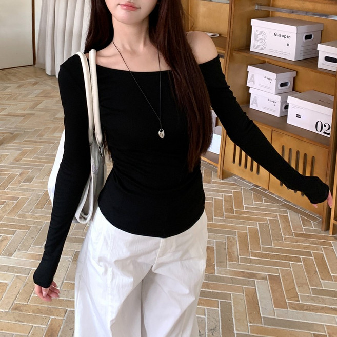 쪼예 언발 오프숄더 착붙 셔링 슬림핏 이너 긴팔 티셔츠