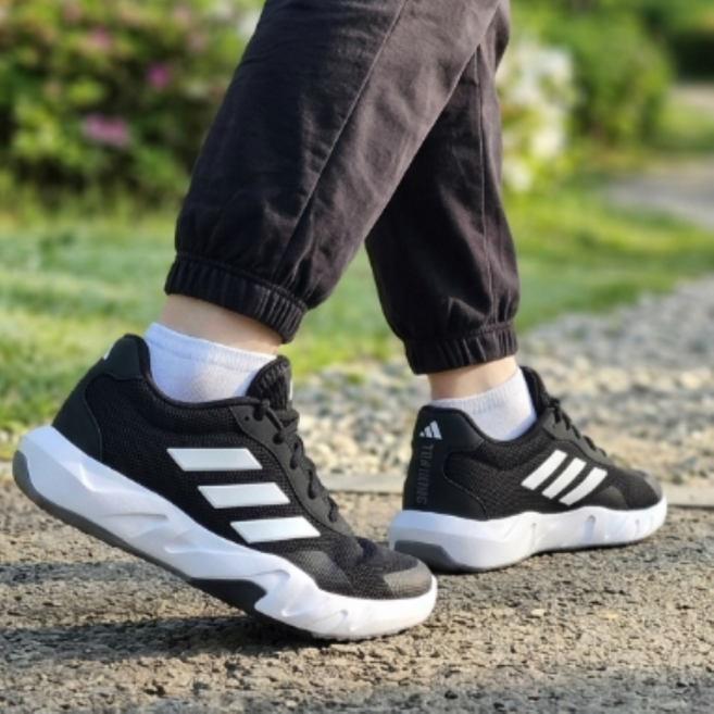 아디다스 여성 가벼운 블랙 런닝화 엠플리무브 발편한 경량 조깅화 스니커즈 헬스화