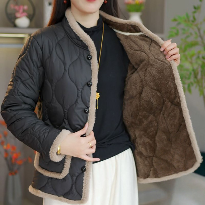 ROYALBELLE 여성 퍼트리밍 버튼디테일 포근한 안감퀼팅 데일리 따뜻한 숏기장 캐주얼 패딩 B05120320