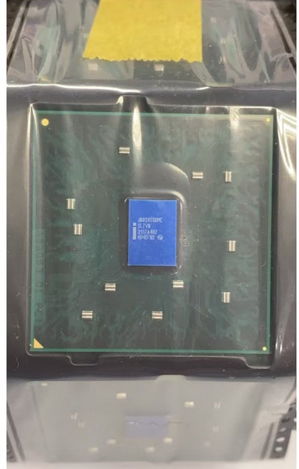 INTEL 主板芯片CPU 型號 JG82855GME SL7VN 原裝