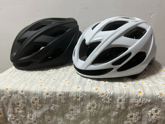 超輕騎行頭盔 頭圍55-62cm 多色可選 適用自行車/山地車/公路車, 1個