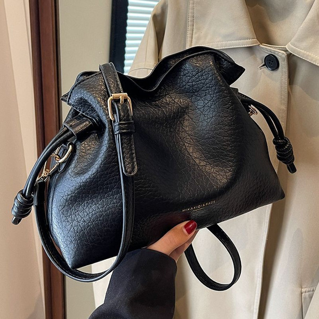 MIKAYIQI & BAGS 褶皺雲朵包 時尚復古斜挎包, 黑色
