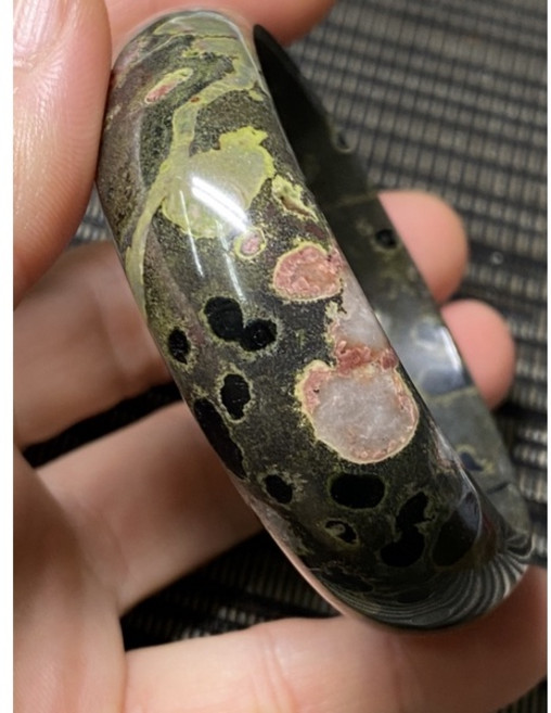 梅花玉 56.5 mm 寬版手鐲, 1個