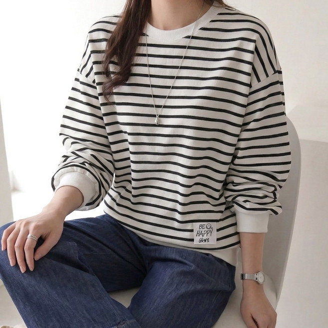 데일리앤 마이스 봄 가을 여성 루즈핏 라벨 패치 긴팔 스트라이프 맨투맨 티셔츠