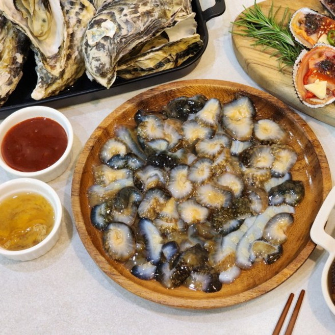 [100% 자연산] 해녀가 막 잡아온 활 해삼 회썰어 드세요, 1개, 자연산 활 해삼 500g