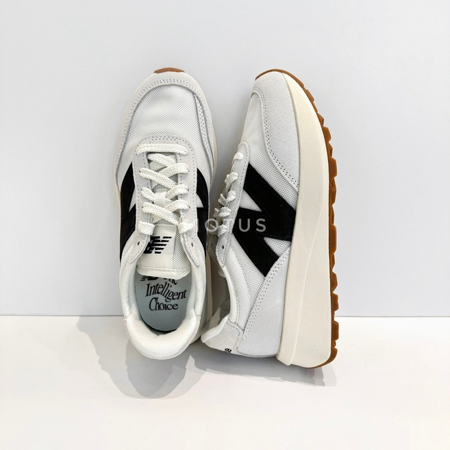 NEW BALANCE 370 復古運動休閒鞋 情侶鞋 男女款 黑白 U370CA