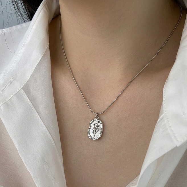 아워쉘터 써지컬스틸 앤틱 플라워 심플 펜던트 코인 목걸이