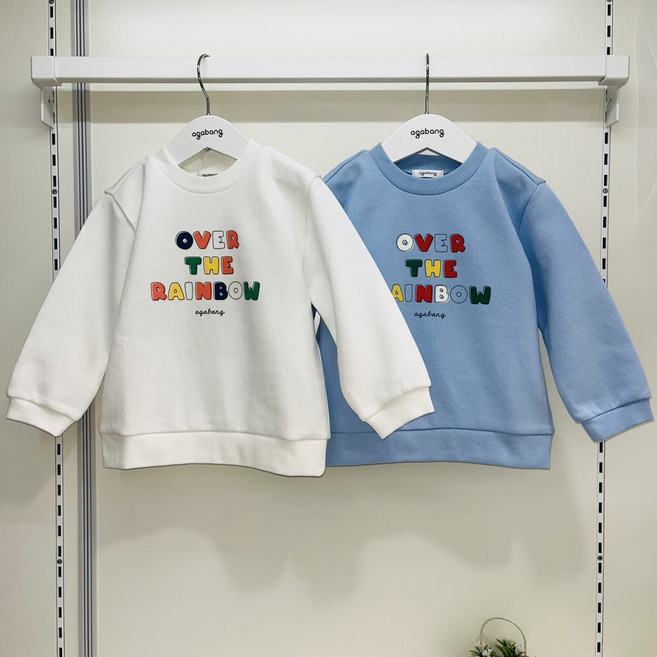 아가방(야탑점) 40%할인 부드러운 원단에 맨투맨 티셔츠입니다~ 봄 상품이고 등원복으로도 입히기 좋습니다^^