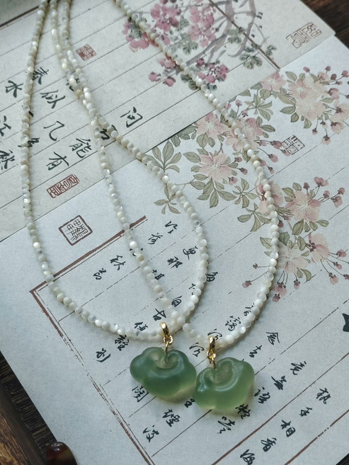 天然玉石祥雲如意鎖