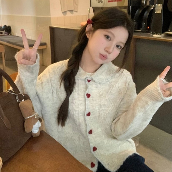 愛心鈕扣娃娃領麻花針織外套 甜美可愛風 寬鬆舒適版型 杏色 均碼
