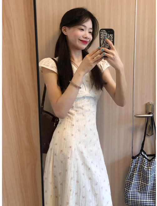DIU 法式氣質梨型身材連衣裙子女夏季新款白色碎花泡泡袖V領長裙