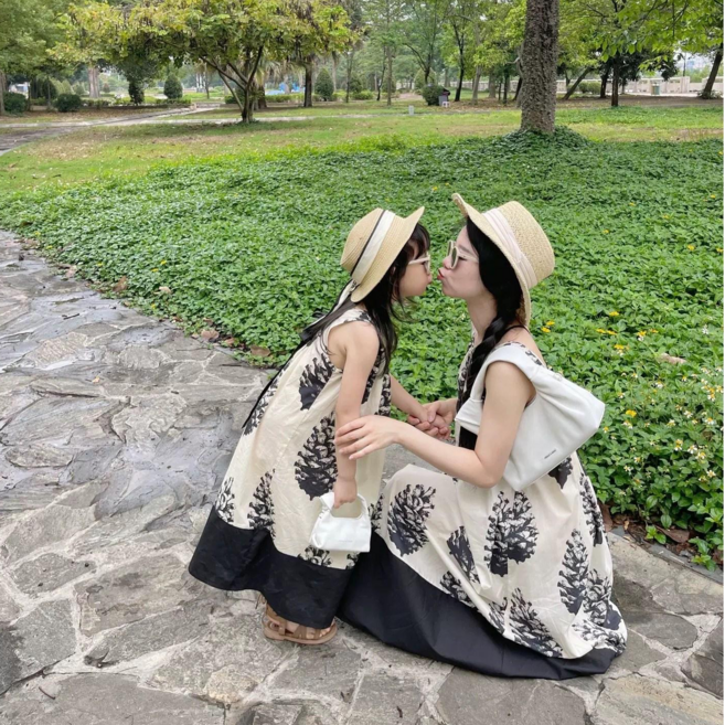 라움리에 엄마랑 딸 커플 모녀룩 솔방울 롱 원피스