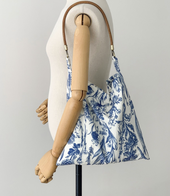 마망앤미 블루플라워 가죽스트랩백 에코백