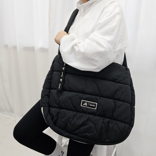 아디다스 여성 퀼팅 크로스 쇼퍼 백 패딩 가방