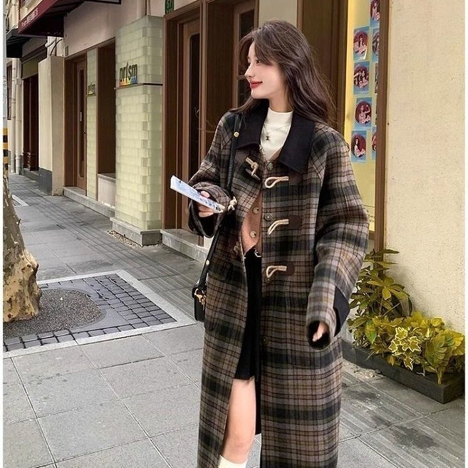 毛呢外套女 長版大衣 毛呢大衣 冬季外套 格子外套法式複古格紋毛呢大衣女冬寬鬆加厚牛角扣中長款過膝外套女百搭