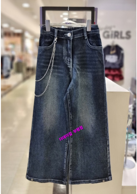 더데이걸 부평점 편안하고 활동성 높여주는 뒤밴딩과 밑단 스냅 &체인 탈부착 디테일의 멋스러움을 더한 여아 와이드 데님 팬츠