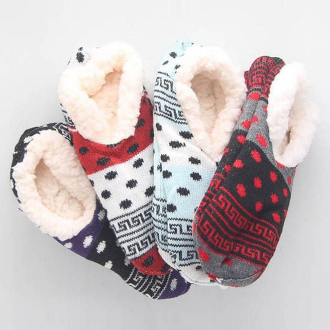 남여공용 겨울 도톰한 방한 털 도트 덧신 3켤레 묶음