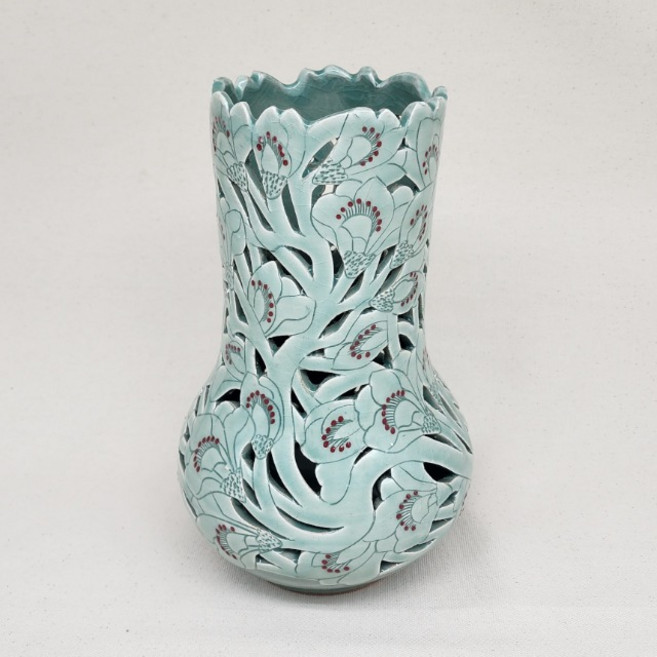 청자 투각 목련 화병 작품도자기 소 전통 소품 외국인 선물 도자기 장식 선물