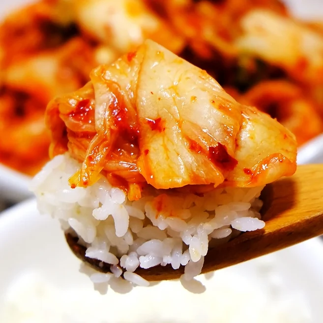 줄서서 먹는 40년 전통 명동 칼국수 마늘김치 1kg(국내산 고춧가루 사용), 1개, 1kg