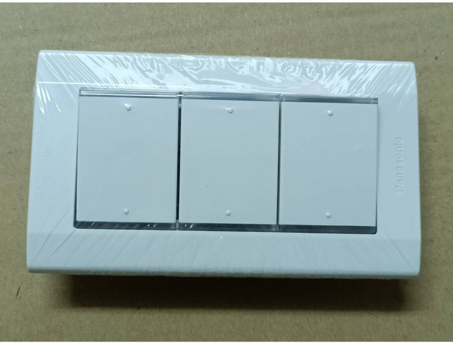 【榮展五金】星光系列 Panasonic 國際牌 WTDFP5352K 三開三孔開關 附蓋板, 1個