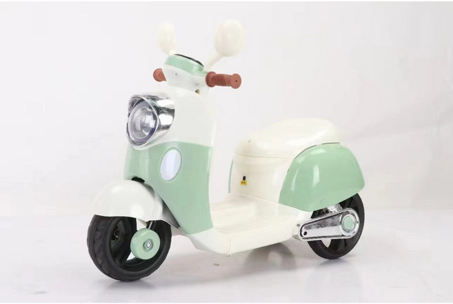 淘氣寶貝 兒童電動機車 可愛造型 內建音樂 酷炫燈光, 1個, 果綠色