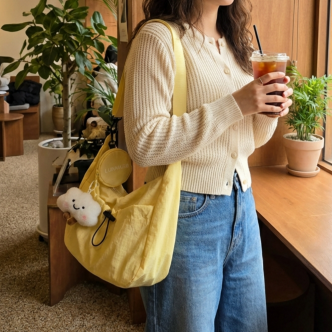 메종메나제 여성 데일리 구름 키링 나일론 크로스백