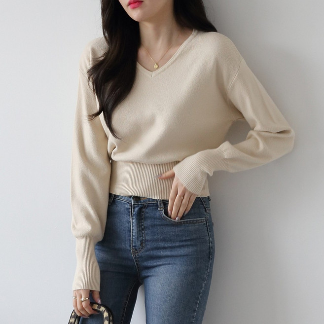 제니트 여성 기본핏 브이넥 데일리룩 슬림포인트 비스코스 혼방 세미크롭 니트 꾸이크롭브이