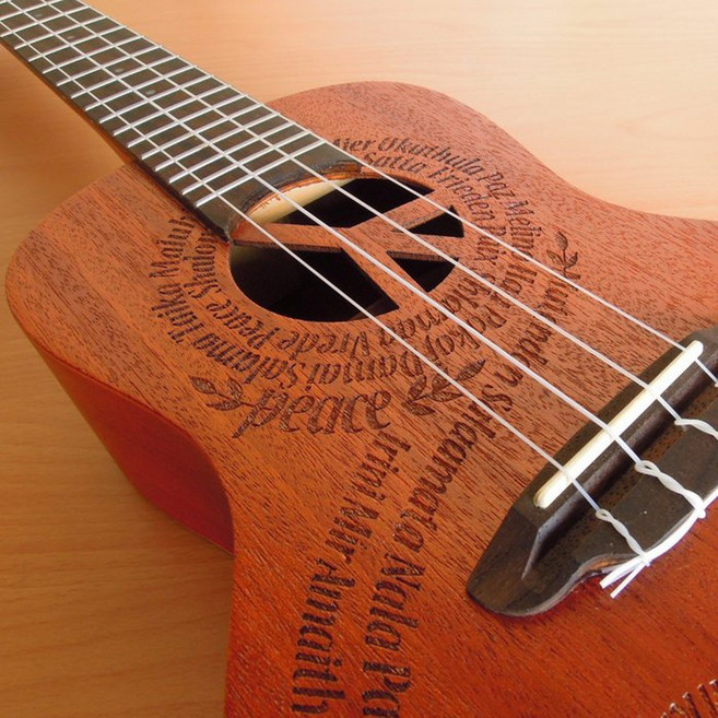 美國 LUNA MALUHIA PEACE 23吋烏克麗麗 和平雕刻 UKE MALU, 1個