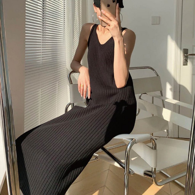 Helena 氣質針織連身裙 中長款 坑條顯瘦 韓版露背吊帶裙 女裝, 黑色