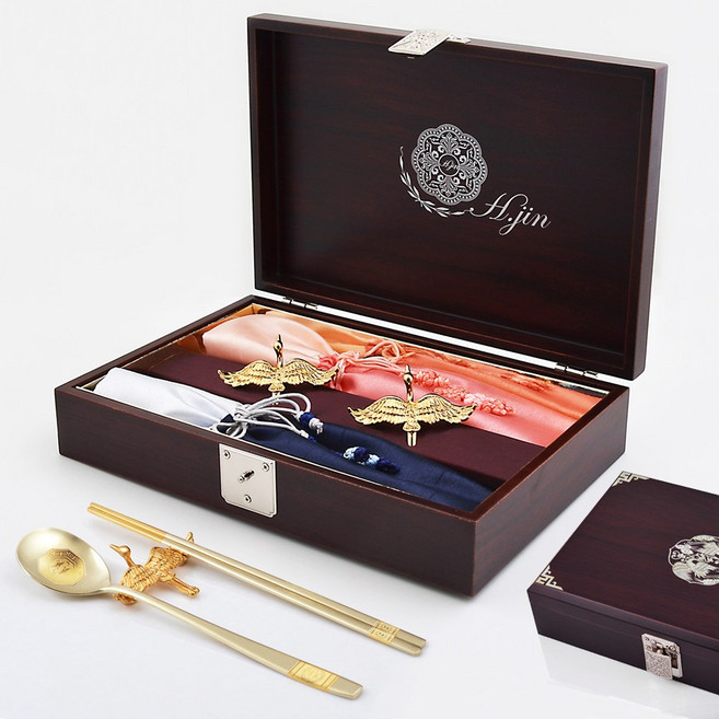 [도도예] H.jin 나전칠기 쌍학 티타늄 금수저세트 골드 (2인용) 금수저 2p + 수저받침 2p + 비단주머니 2p + 자개보석함, 1개, 혼합, 금수저 2인 + 받침 2p + 주머니 2p + 보석함