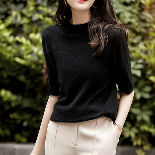 중년여성용 반팔 니트티 반소매 여유핏 슬림핏 체형커버 데일리 오피스룩 캐주얼 베이직 상의 편안한 착용감 세련된 코디용