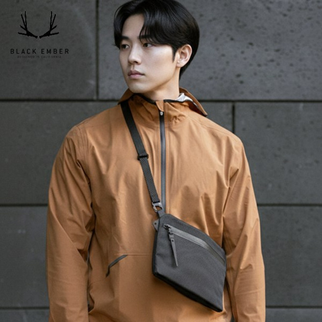 블랙엠버 SACOCHE 미니 크로스백 / 사코슈 미니멀 테크웨어 크로스바디백 여행 가방 남성 여성 도난방지 슬링백