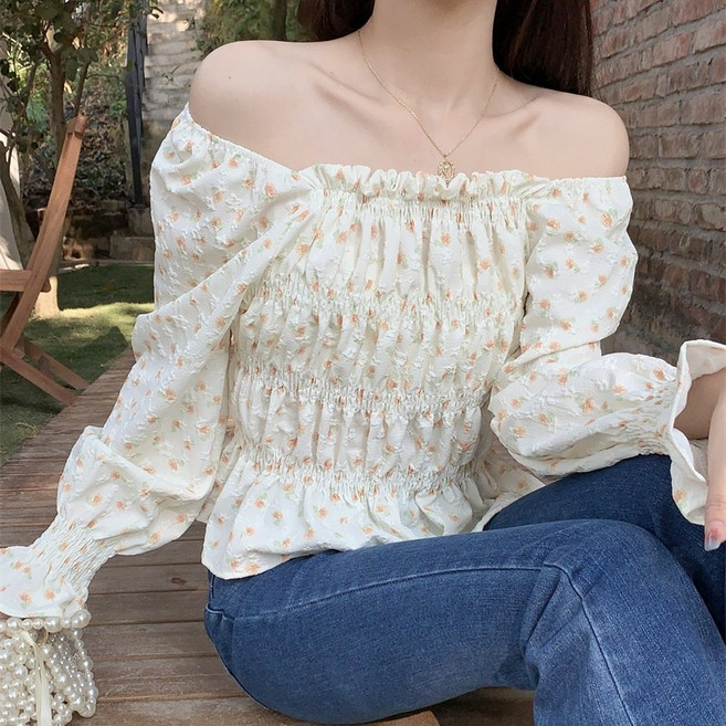 플라워 패턴 오프숄더 프릴 블라우스 A37660