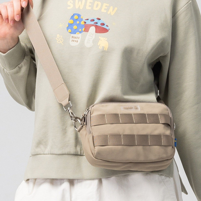 moz瑞典 駝鹿 防潑水 城市探險 斜背包(卡其綠)S