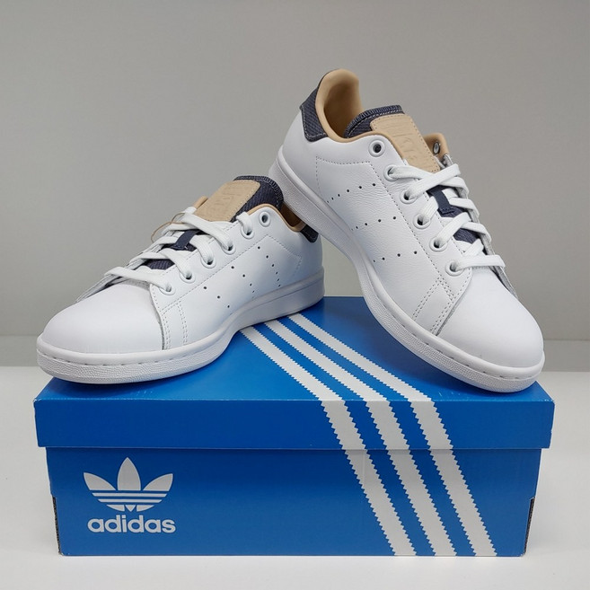 아디다스 여성 운동화 스탠스미스 화이트 데일리 발편한 패션운동화 런닝화 Stan Smith 스터드레이스 신발끈 제공