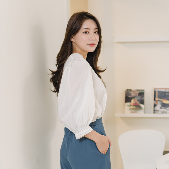 유니스 핀턱 퍼프 소매 블라우스
