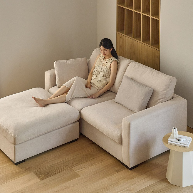 [무료설치배송+10만원 즉시할인] 홈리 모먼트 1840 구스 유럽 다비스 패브릭 3인 소파 쇼파, 2. 3인 소파 + 스툴_MH00023