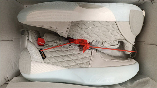 李寧 全城12返場籃球鞋 灰色 44碼 全掌beng Gcu超耐磨止滑外底, 1個, 參考詳情頁