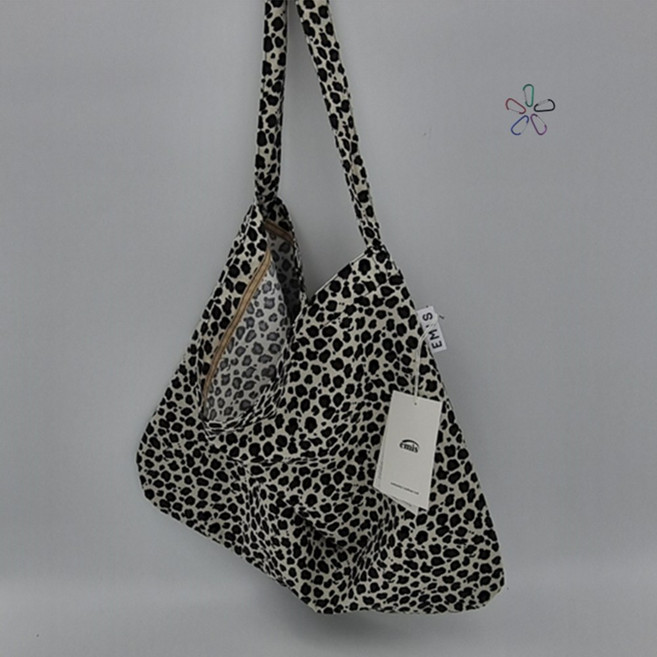 [국내 매장 정품] 이미스 에코백 레오파드 코듀로이 화이트 + 카라비너