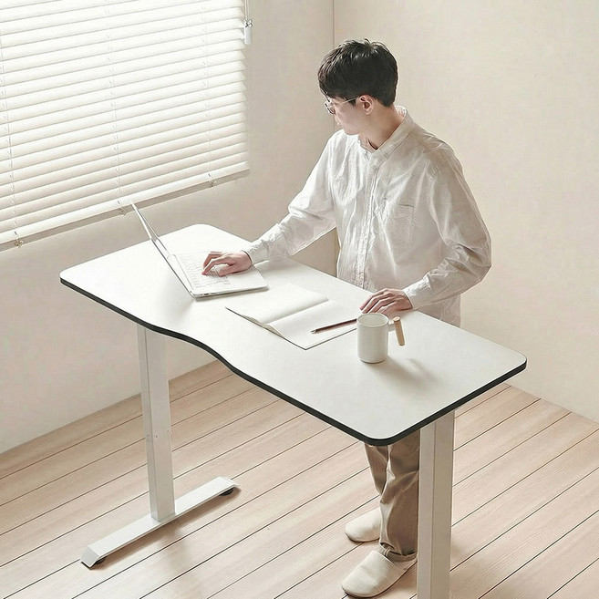 아씨방가구 무빙워크 전동 높이조절 모션데스크 책상 1200, 엣지 블랙