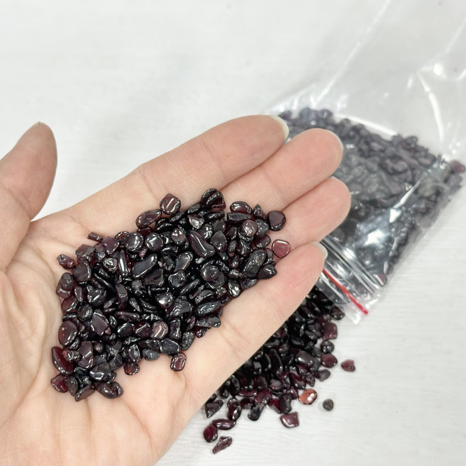 【御古齋】精選 天然 五行水晶砂 細砂 多款玉石水晶 消磁 淨化磁場 黃水晶 白水晶 黑曜石 東菱玉 粉水晶 增補五行 單包1公斤裝, 石榴石, 1個