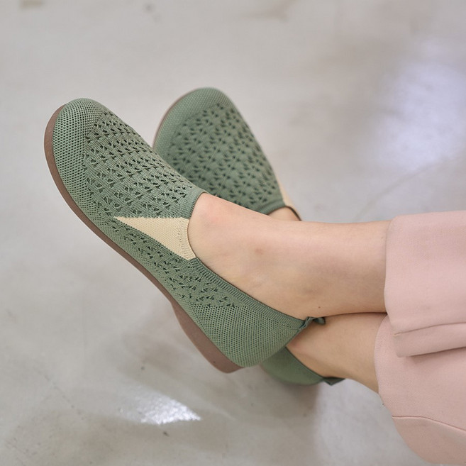 쌈지 가볍고 발이편한 푹신한 볼넓은 니트슬립온 중년여성 컴포트화 굽2.5cm