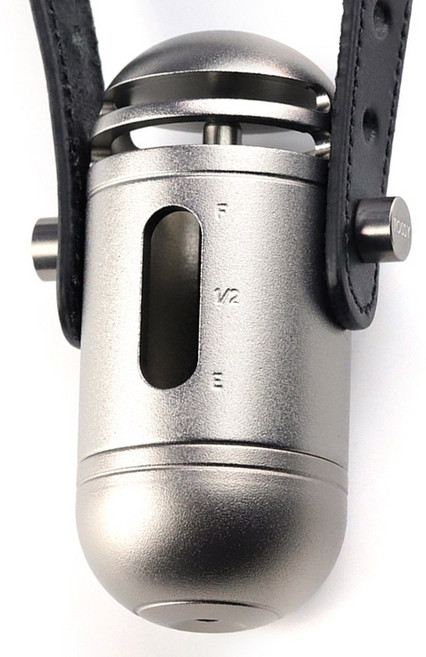 토씨(TOSSY) 클래시맨 고급 차량용 방향제 룸미러용 실버 화이트머스크 1개, 블랙색상 x 블랙체리향