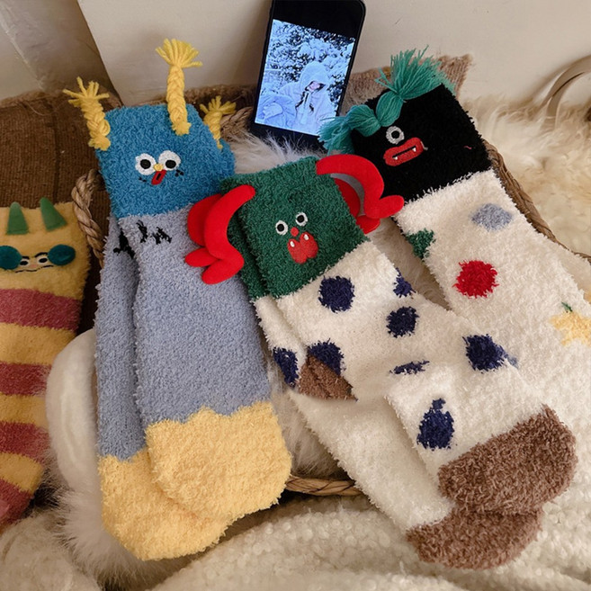 Banjiwu 여성 귀여운 겨울 수면 양말 장목 양말 중목 양말 중목 양말 도톰한 보온 방한 용품 수면 양말 패션 무압박 수면 양말 퍼 양말 3족 세트